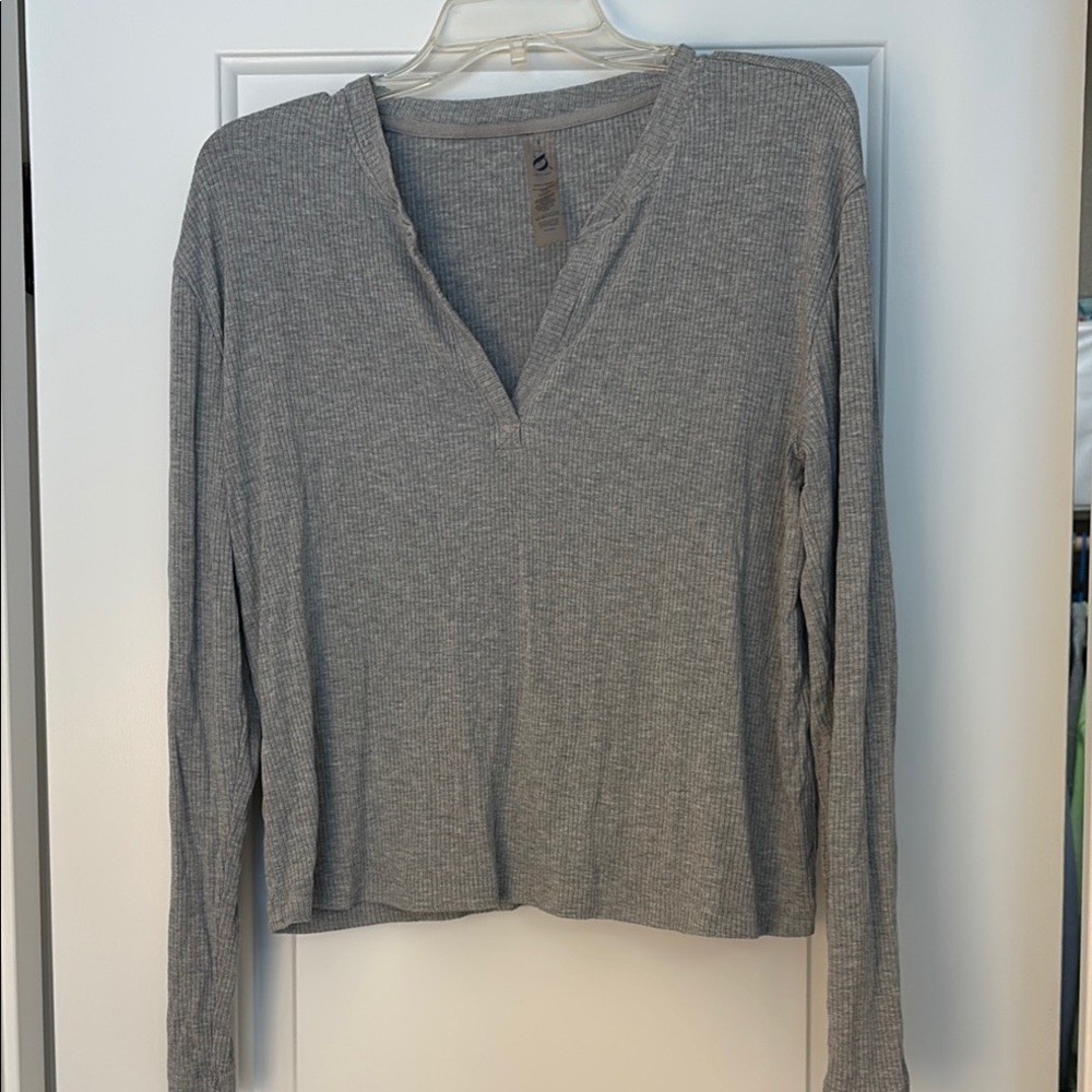 Lou & Gray Long Sleeve Women's Top